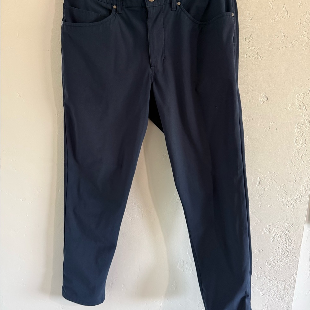 Men’s lululemon sz 33 Navy Blue Pants